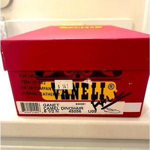 Vaneli Ganet Camel Dinohair N Flats